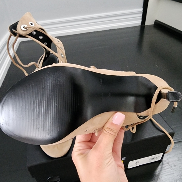 Kendall and Kylie Deanna tan heel - Picture 3 of 3